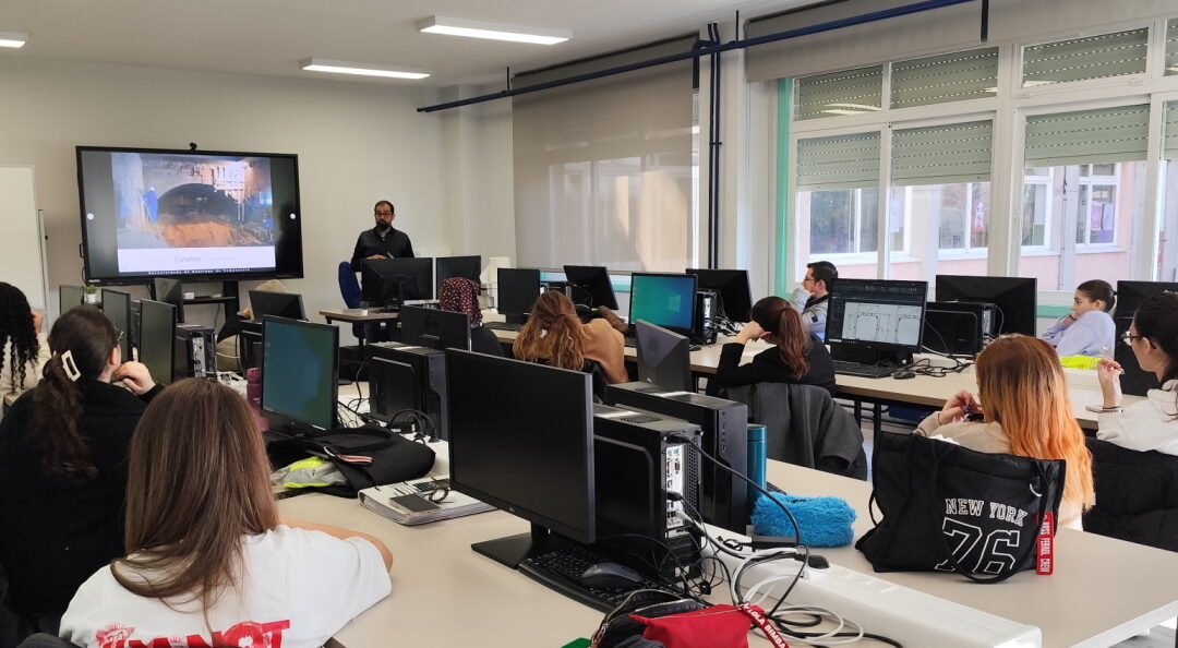 Espazo EiiE: Profesionais e Antigos Alumnos Comparten a súa Traxectoria